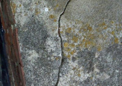 Cracked chimney crown next to flue.